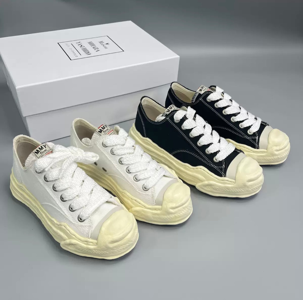 Allûre Low-Top Sneaker